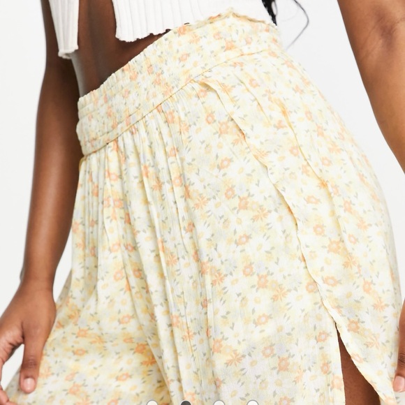 Hollister Floral Yellow Side Slit Wide Leg Pants - Picture 3 of 6